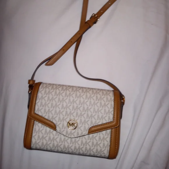 (Brand new)cream Michael kors satchel handbags